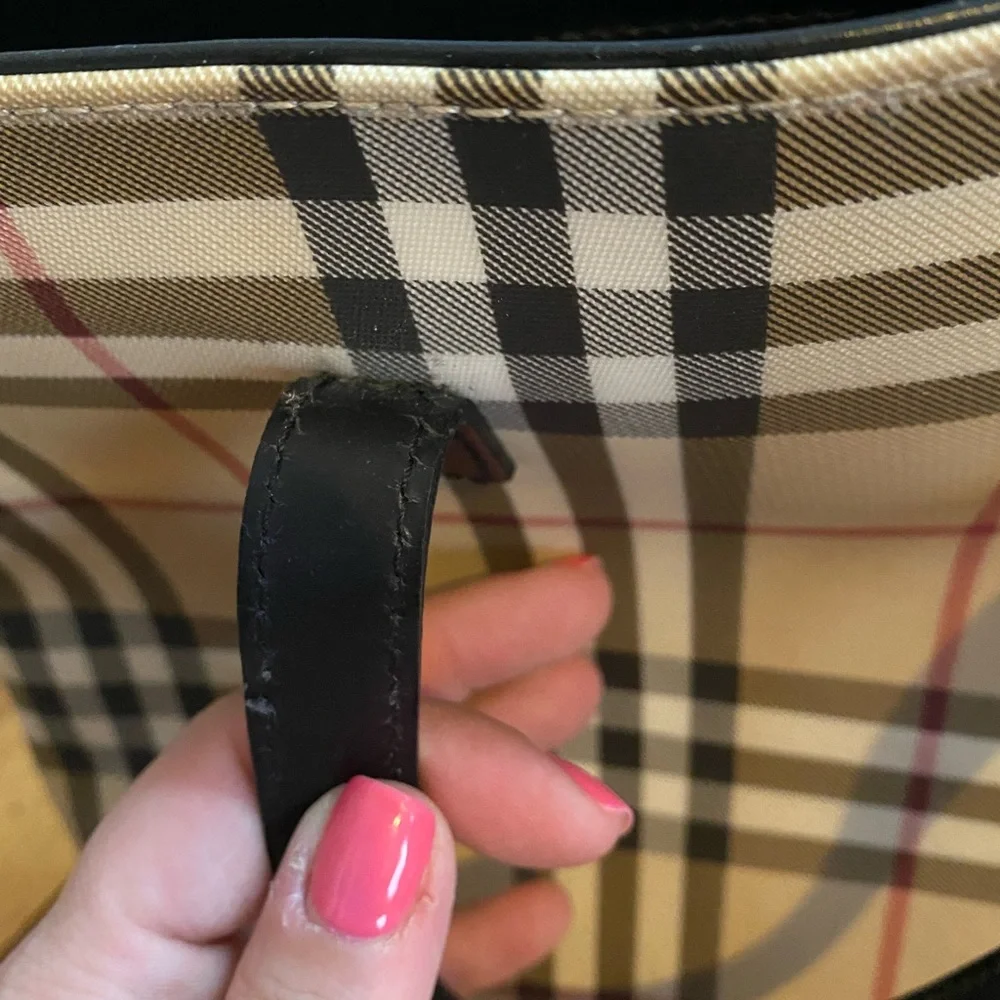 Burberry tote bag. - Picture 3 of 9